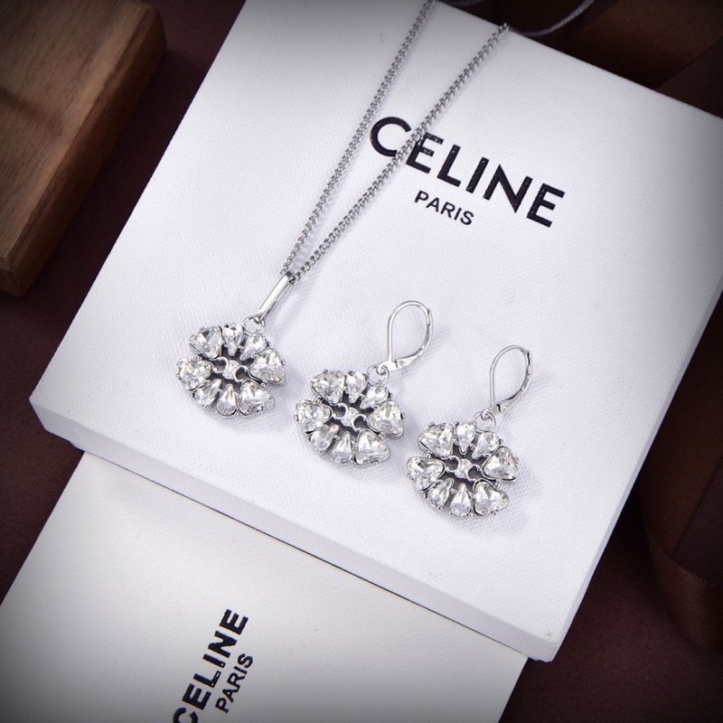 Ce1i*e necklaces
